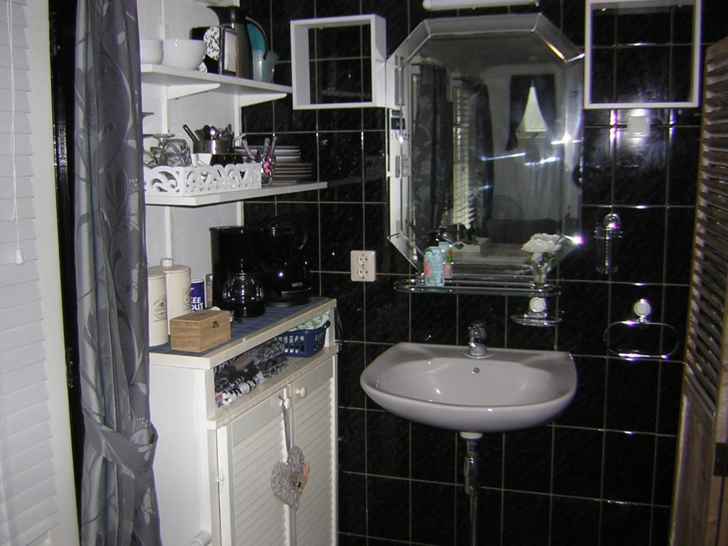 Prive tuinhuis B&B Elly room 4